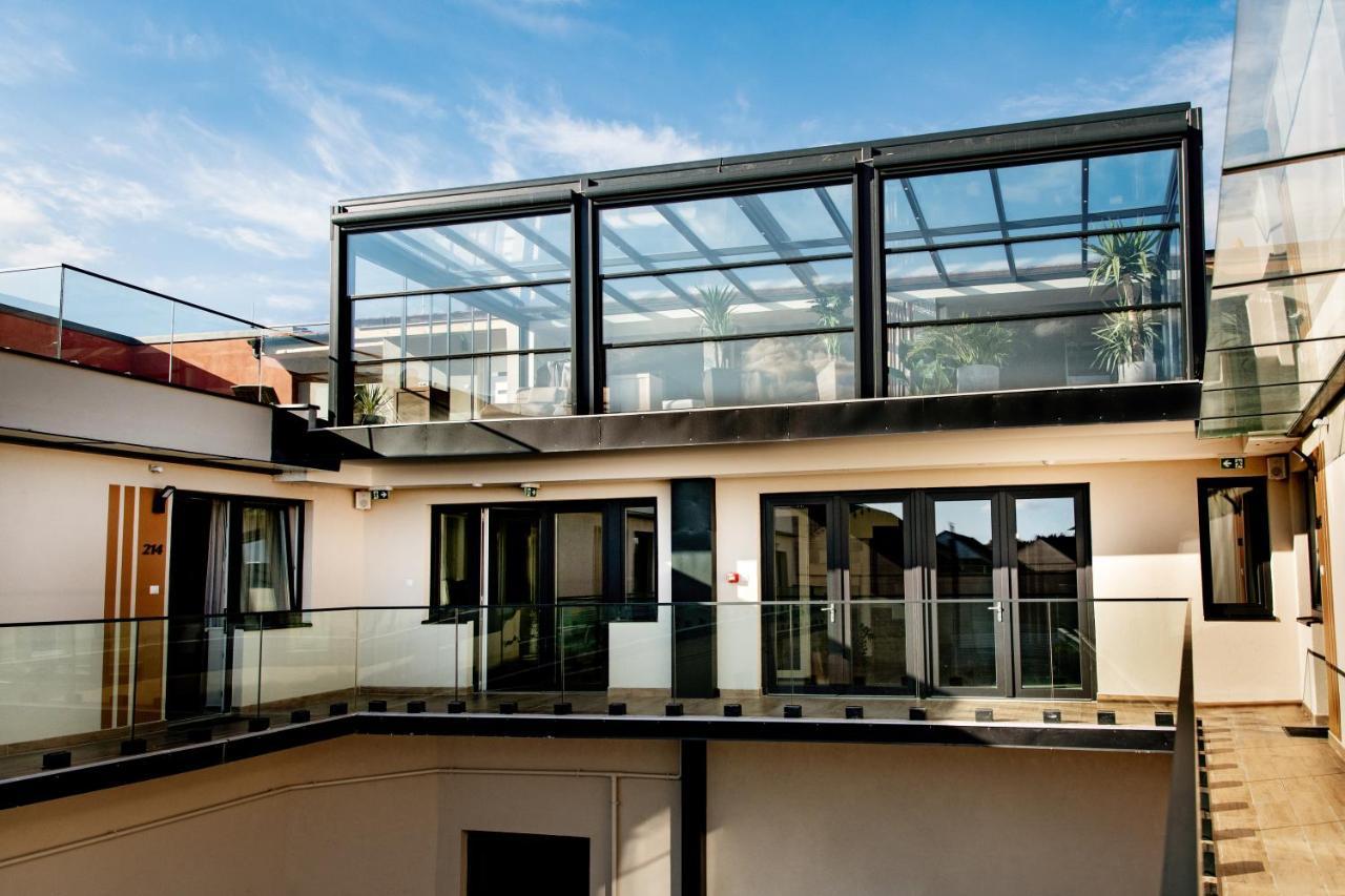 Hotel La Pergola&Prestige Panzió Kaposvár Exterior foto