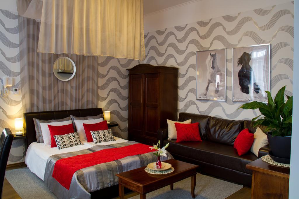 Hotel La Pergola&Prestige Panzió Kaposvár Habitación foto