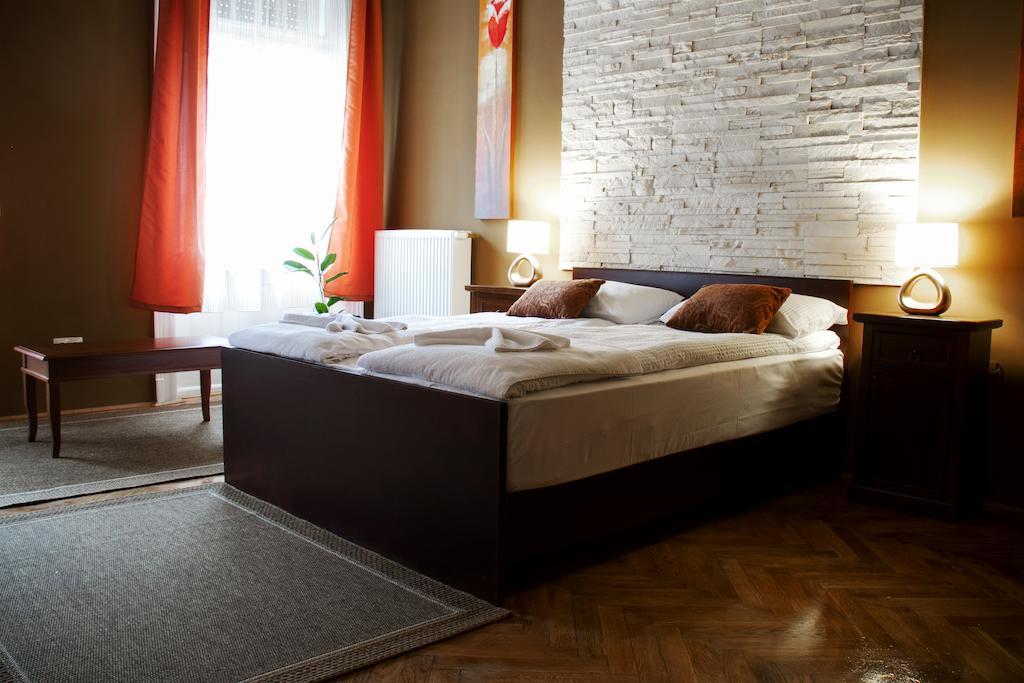 Hotel La Pergola&Prestige Panzió Kaposvár Exterior foto