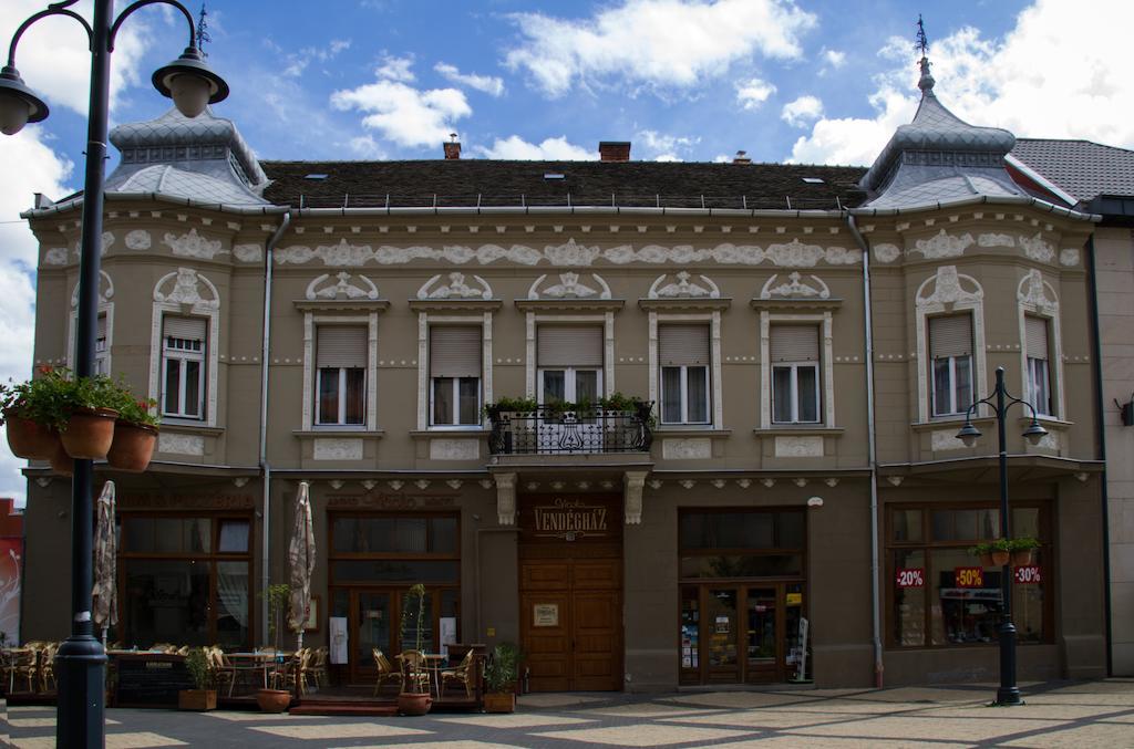 Hotel La Pergola&Prestige Panzió Kaposvár Exterior foto